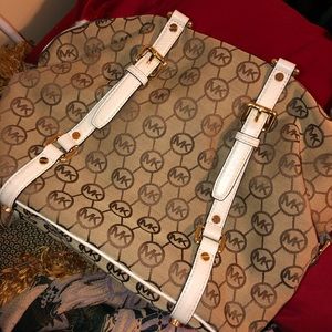 😍EUC Michael Kors bag